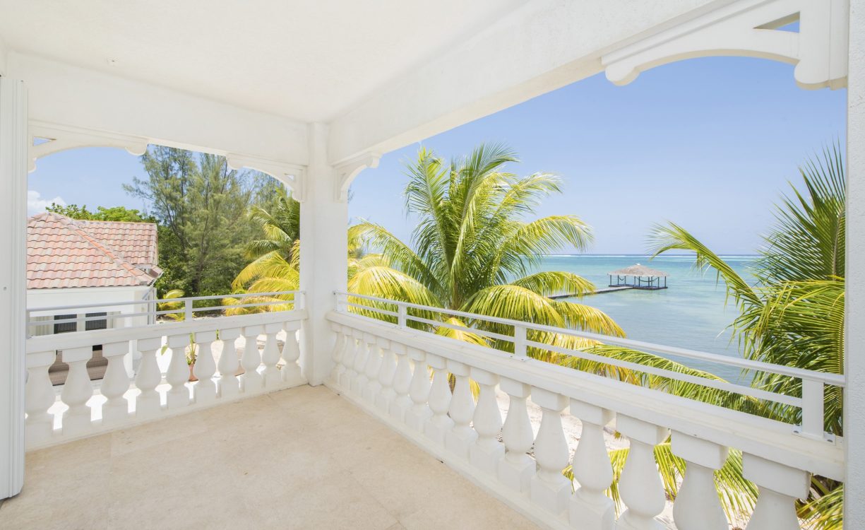 OCEAN REACH BEACHFRONT HOME