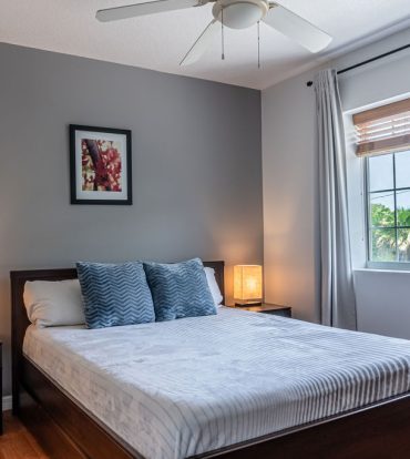 LAKESIDE - UPGRADED 2 BEDROOM UNIT