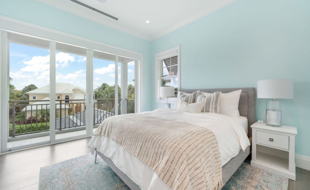 CRYSTAL DRIVE 221 CRYSTAL HARBOUR WATERFRONT HOME