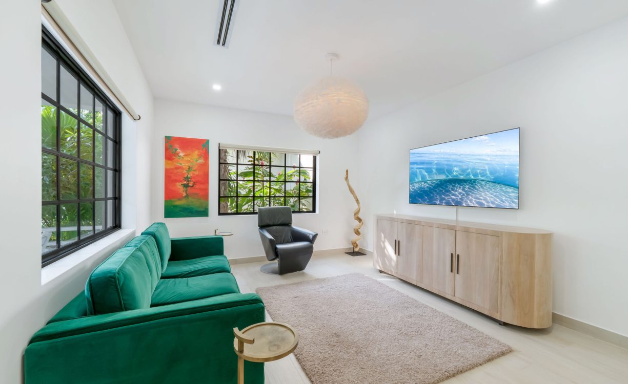 Avenue 51, sters Estates Home — Property Cayman Real