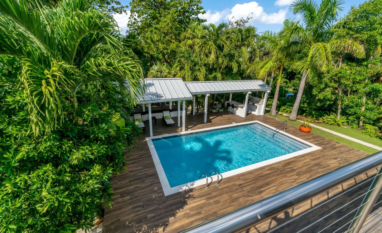 Avenue 51, sters Estates Home — Property Cayman Real
