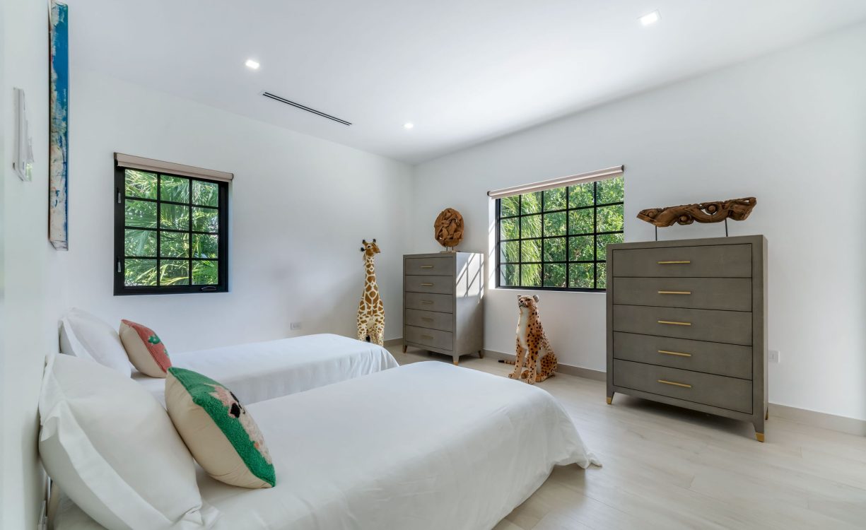 Avenue 51, sters Estates Home — Property Cayman Real