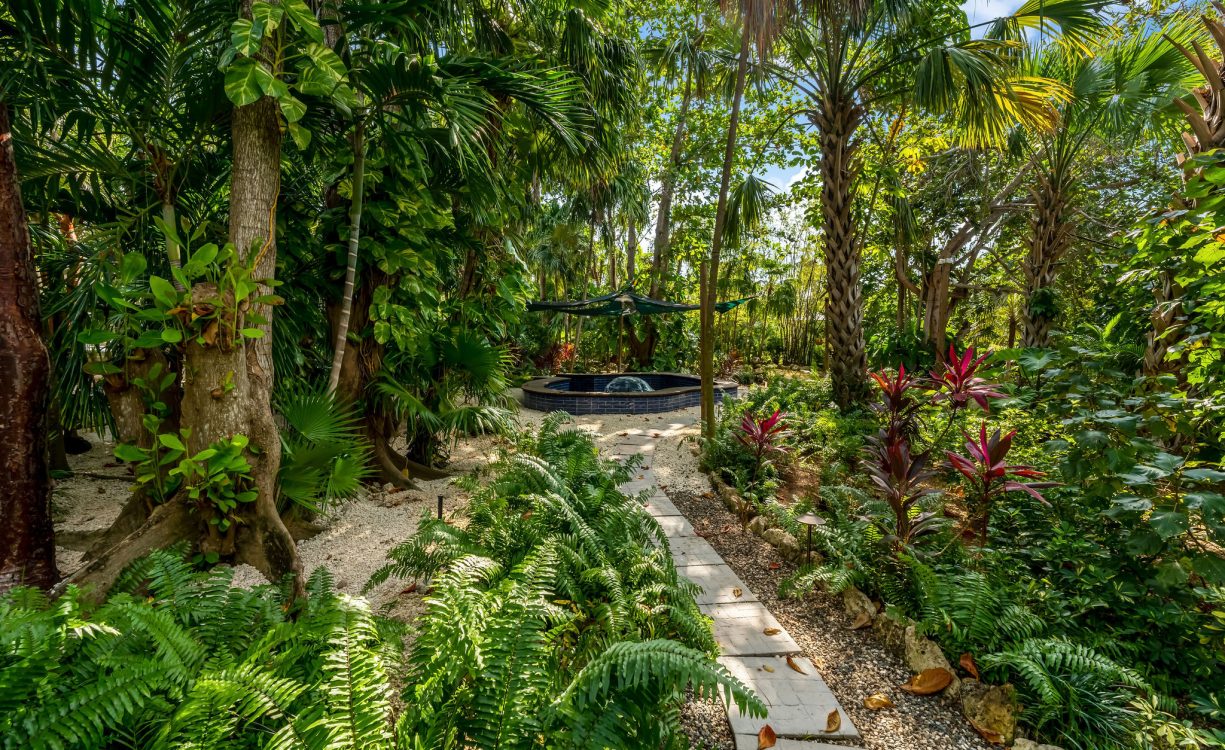 Avenue 51, sters Estates Home — Property Cayman Real