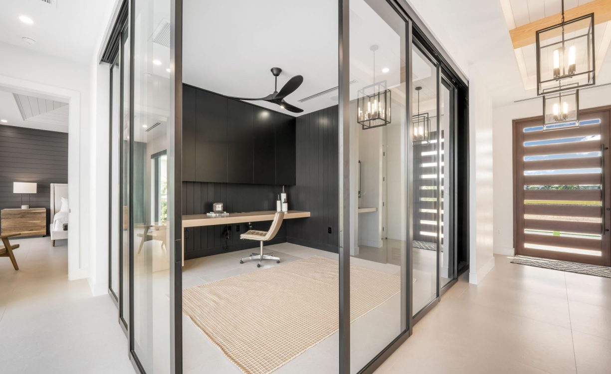 LALIQUE QUAY BRAND NEW HOME