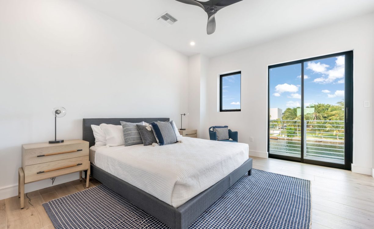 LALIQUE QUAY BRAND NEW HOME