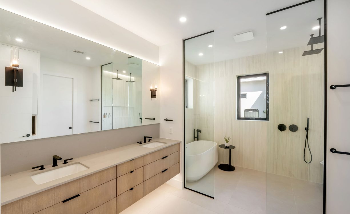 LALIQUE QUAY BRAND NEW HOME