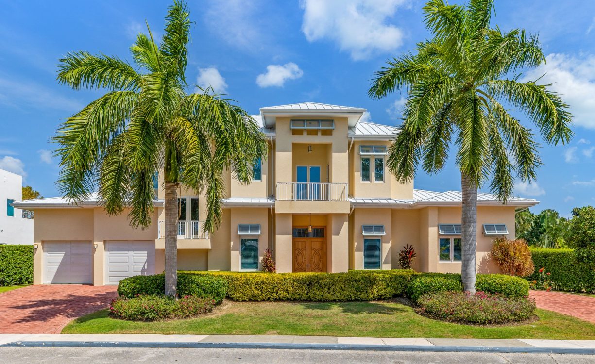 BRITANNIA DRIVE 526, EXECUTIVE FAMILY HOME