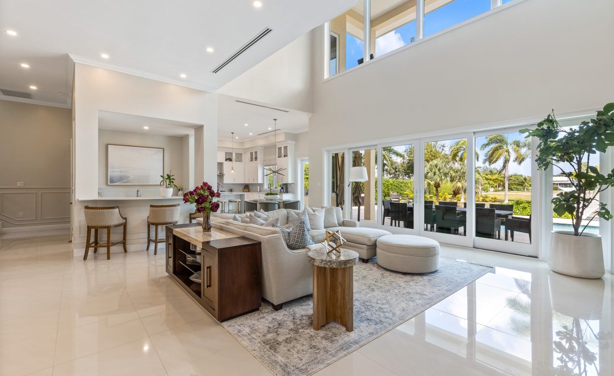 BRITANNIA DRIVE 526, EXECUTIVE FAMILY HOME