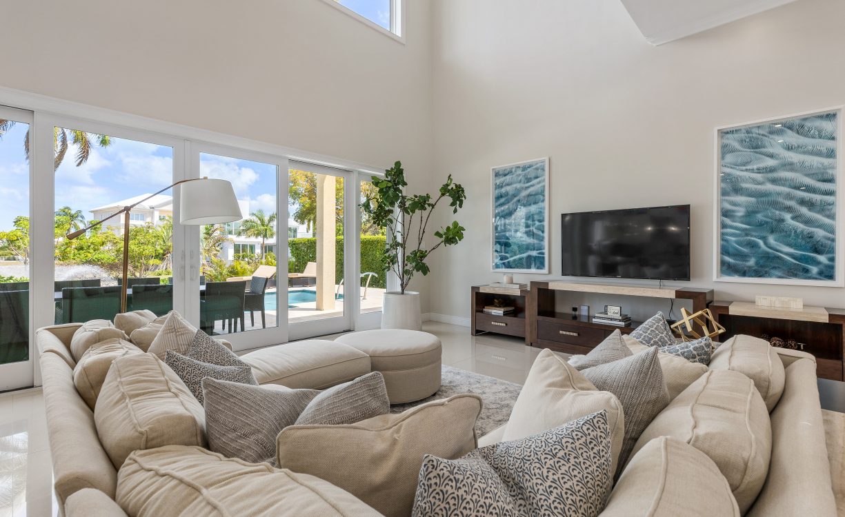 BRITANNIA DRIVE 526, EXECUTIVE FAMILY HOME