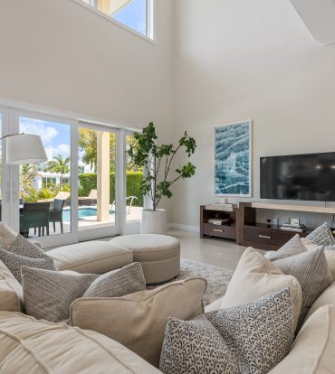 BRITANNIA DRIVE 526, EXECUTIVE FAMILY HOME