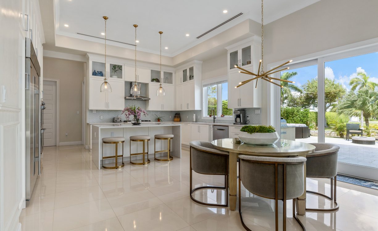 BRITANNIA DRIVE 526, EXECUTIVE FAMILY HOME