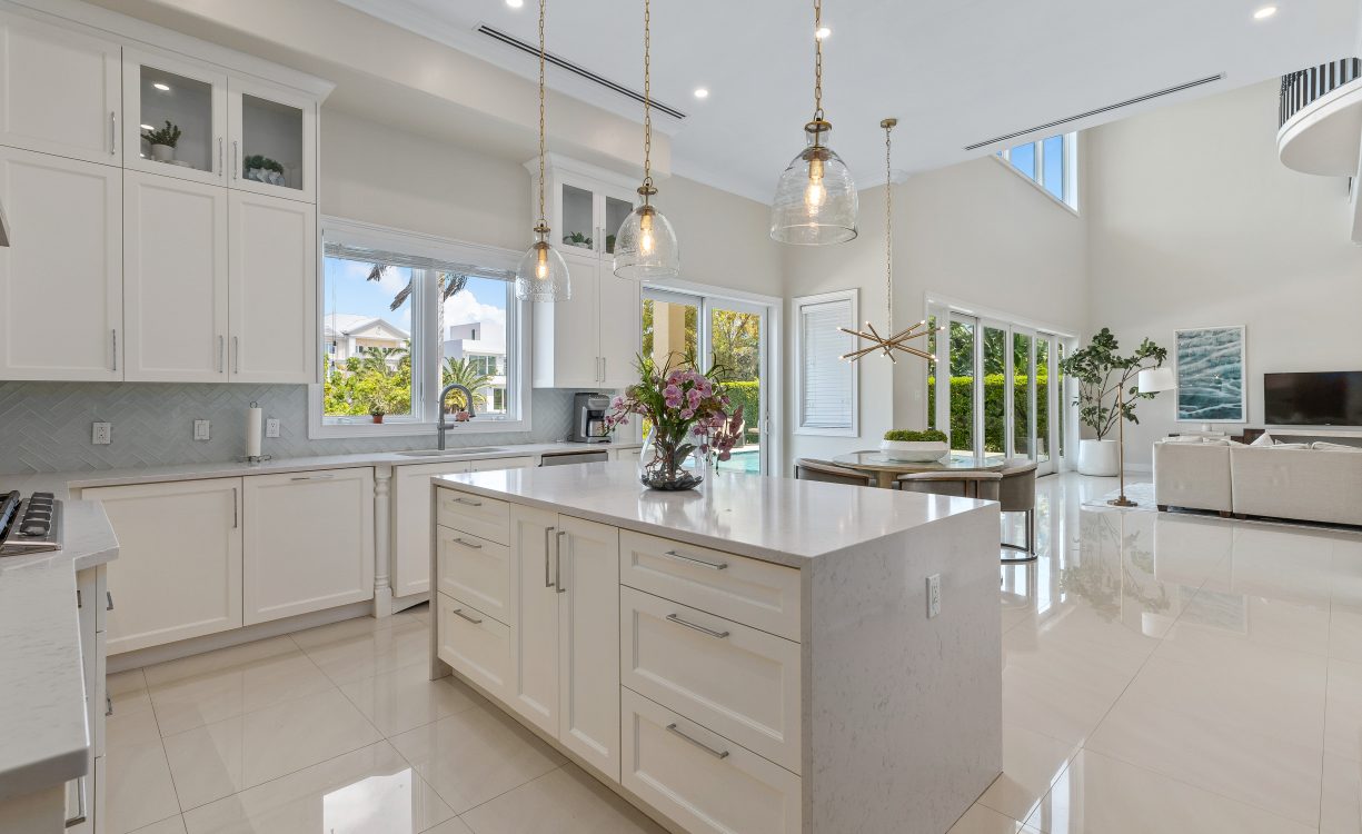 BRITANNIA DRIVE 526, EXECUTIVE FAMILY HOME