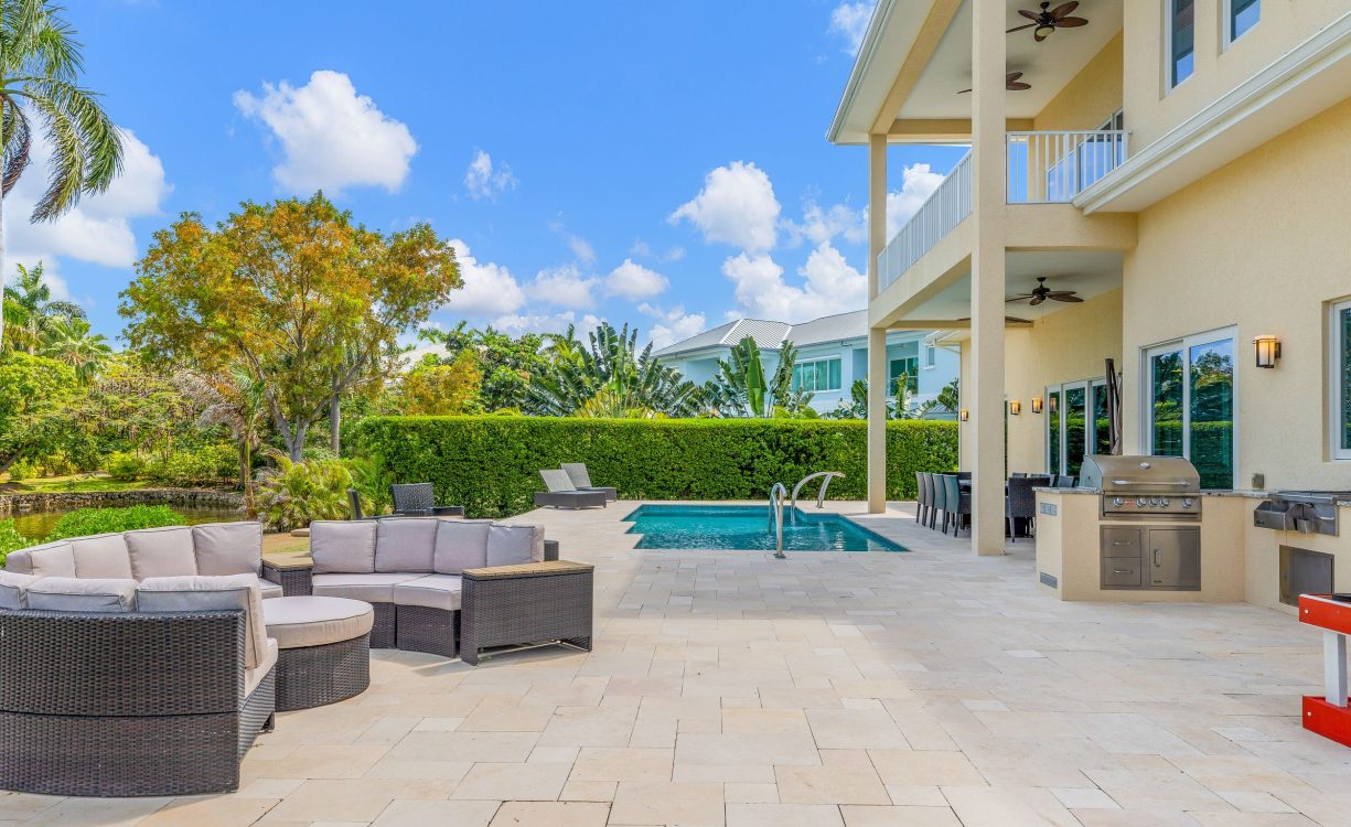 BRITANNIA DRIVE 526, EXECUTIVE FAMILY HOME