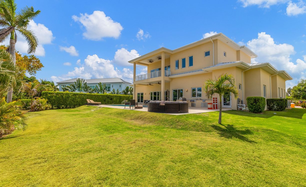 BRITANNIA DRIVE 526, EXECUTIVE FAMILY HOME