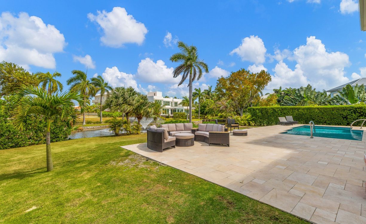 BRITANNIA DRIVE 526, EXECUTIVE FAMILY HOME