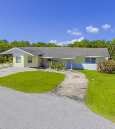 SELKIRK DRIVE 63, GRAND HARBOUR FIXER UPPER
