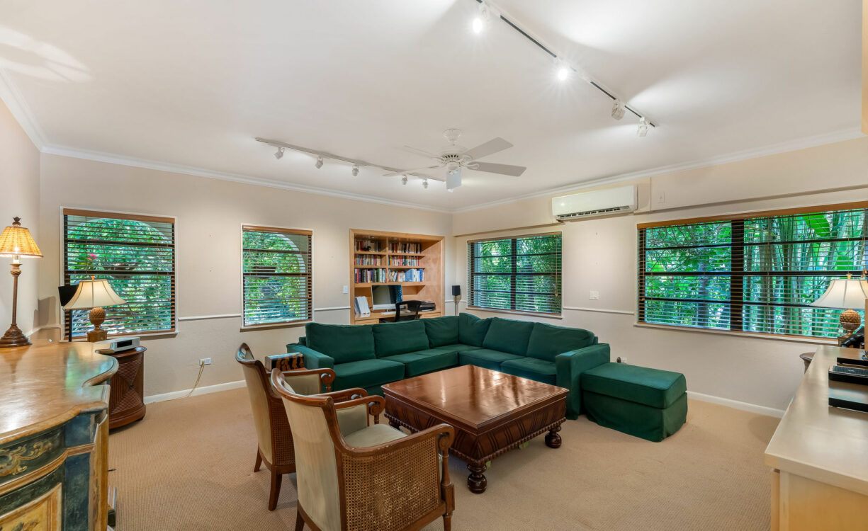 ANNE BONNEY CRESCENT 10, SOUTH SOUND HOME