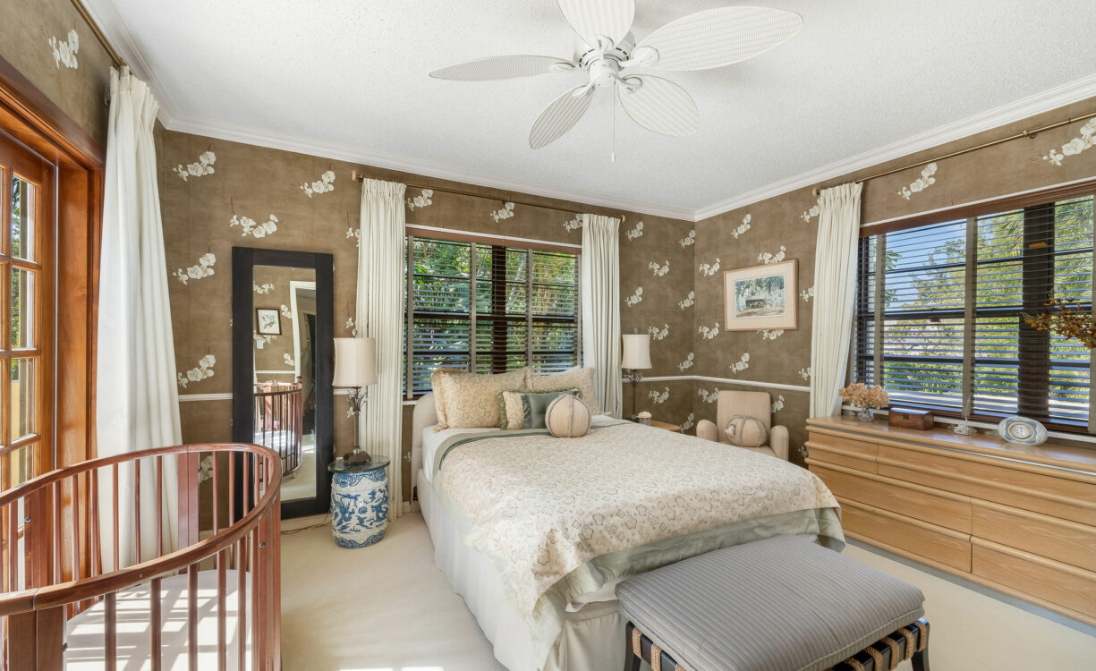 ANNE BONNEY CRESCENT 10, SOUTH SOUND HOME