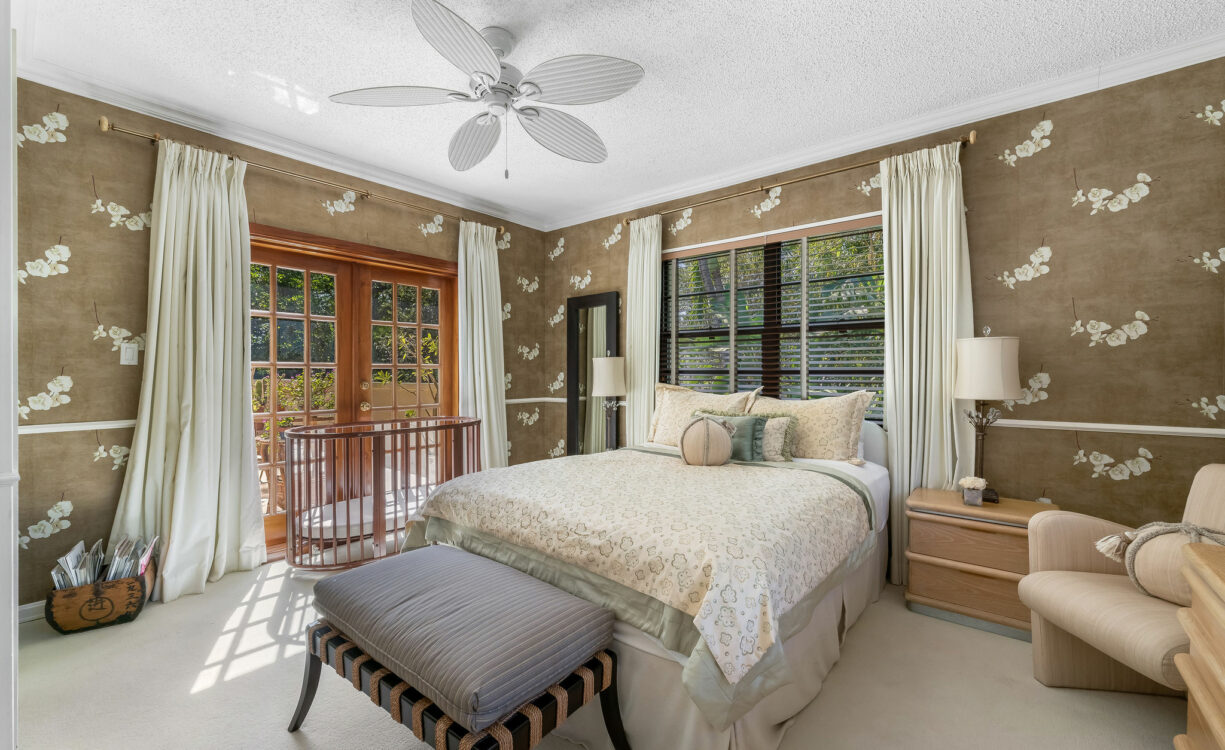 ANNE BONNEY CRESCENT 10, SOUTH SOUND HOME