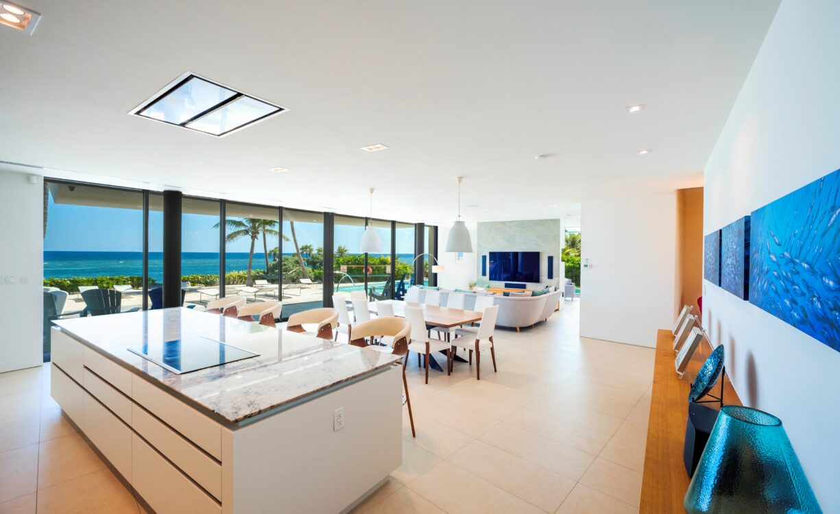 OLYMPUS, RUM POINT6 BEACHFRONT HOME