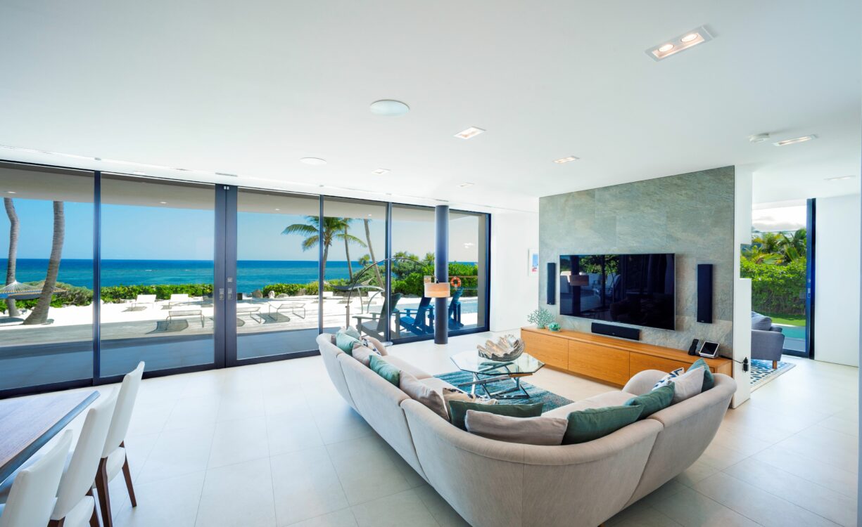OLYMPUS, RUM POINT6 BEACHFRONT HOME