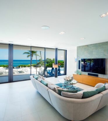 OLYMPUS, RUM POINT6 BEACHFRONT HOME