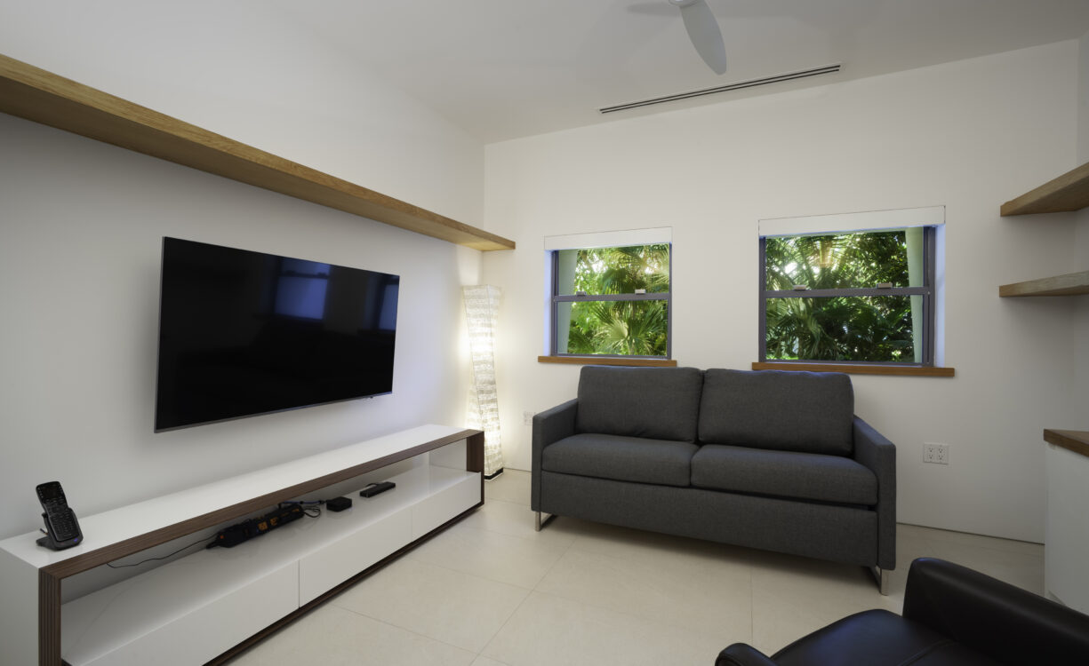 OLYMPUS, RUM POINT6 BEACHFRONT HOME
