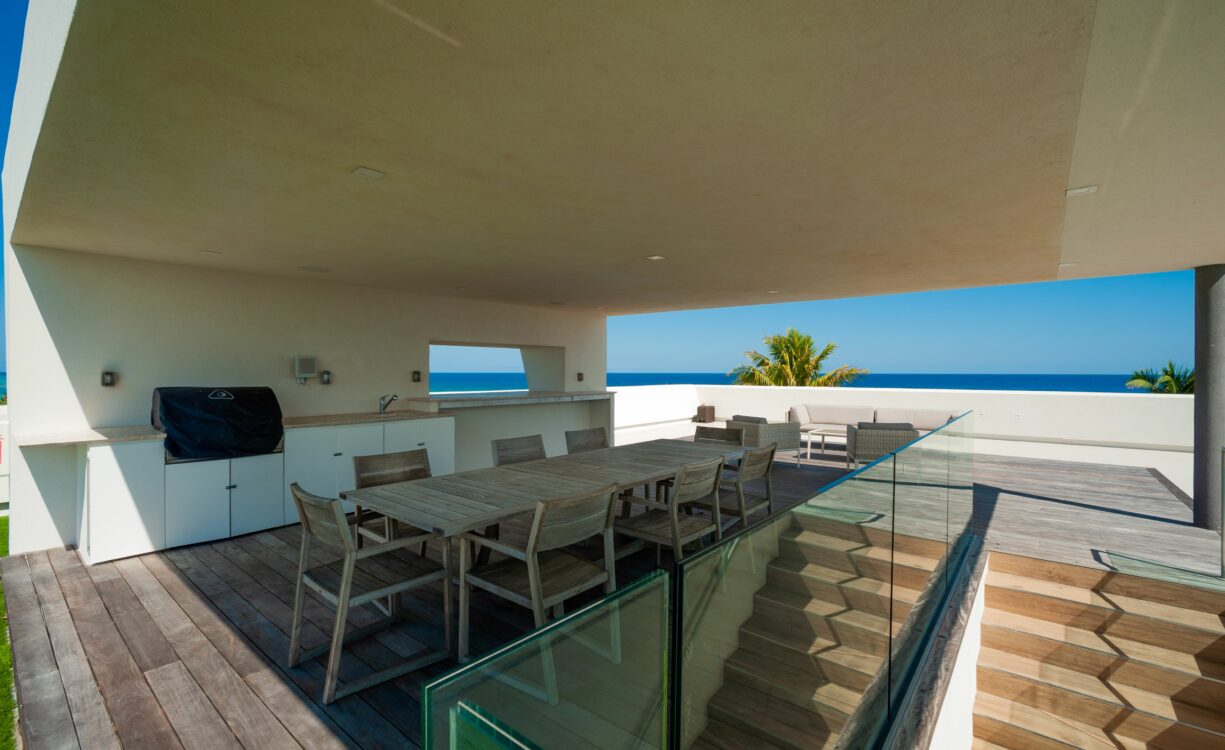 OLYMPUS, RUM POINT6 BEACHFRONT HOME