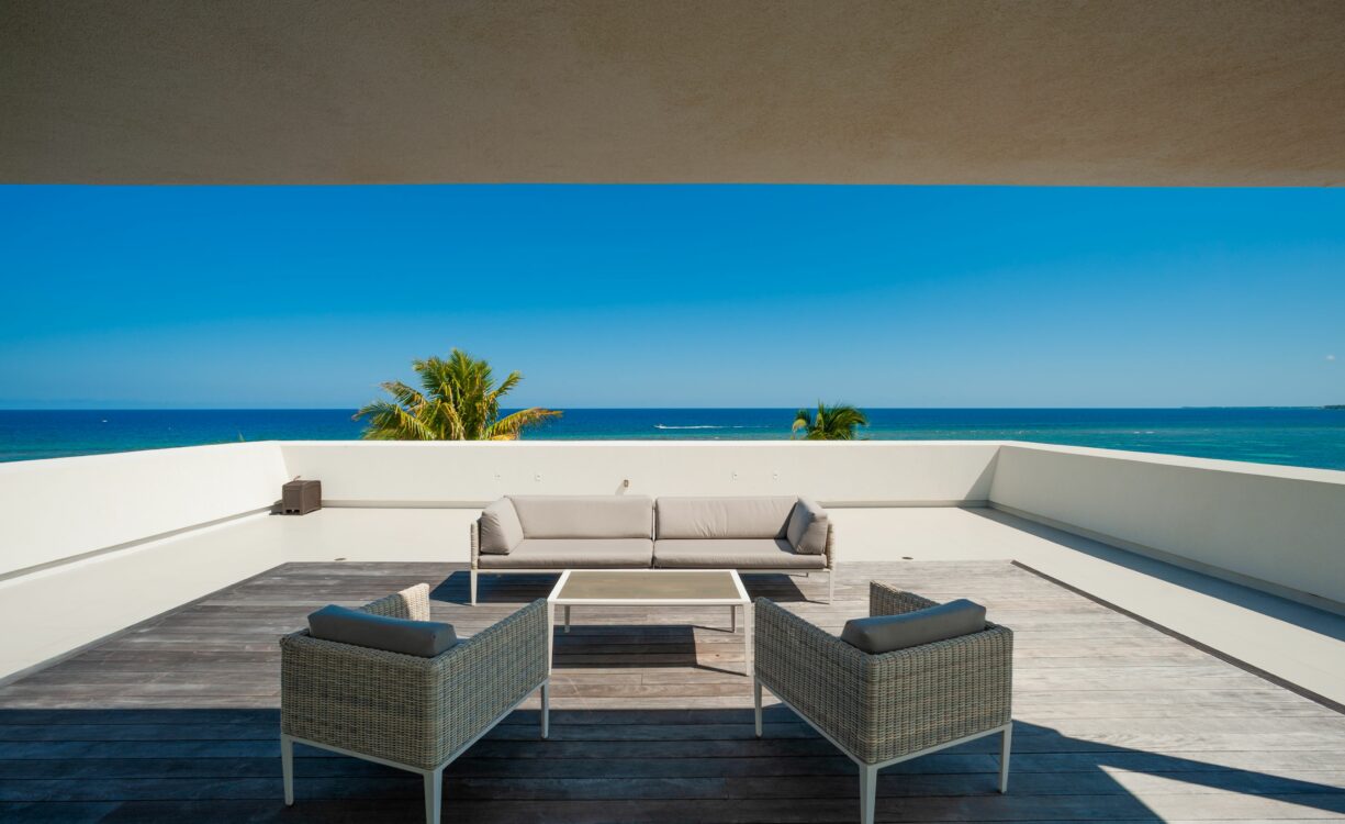 OLYMPUS, RUM POINT6 BEACHFRONT HOME