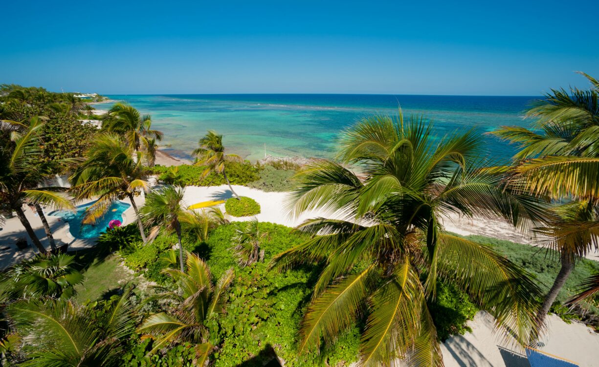 OLYMPUS, RUM POINT6 BEACHFRONT HOME