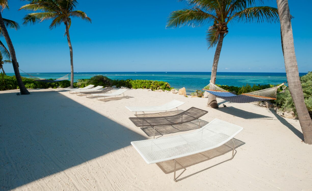 OLYMPUS, RUM POINT6 BEACHFRONT HOME