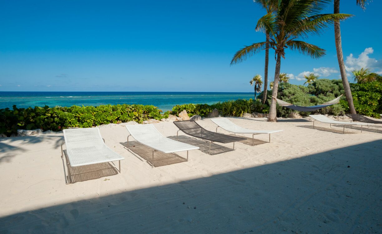 OLYMPUS, RUM POINT6 BEACHFRONT HOME