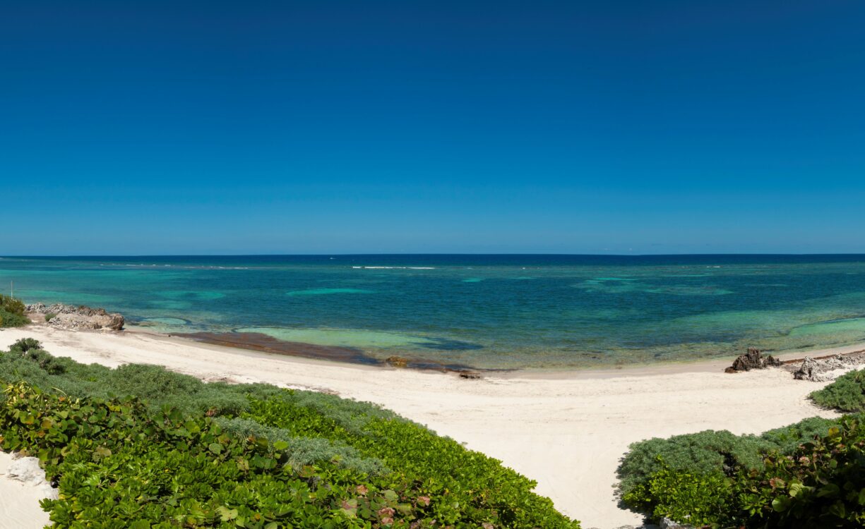 OLYMPUS, RUM POINT6 BEACHFRONT HOME