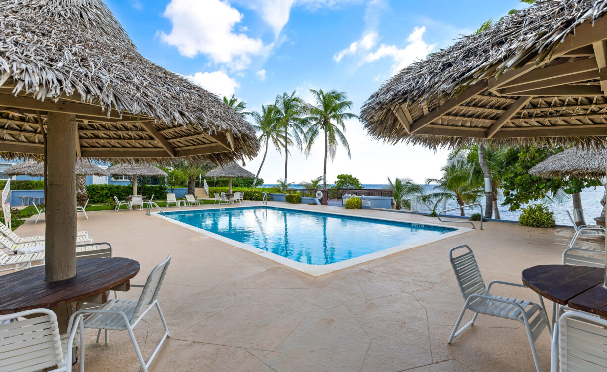 MOON BAY, BEACHFRONT 2 BED