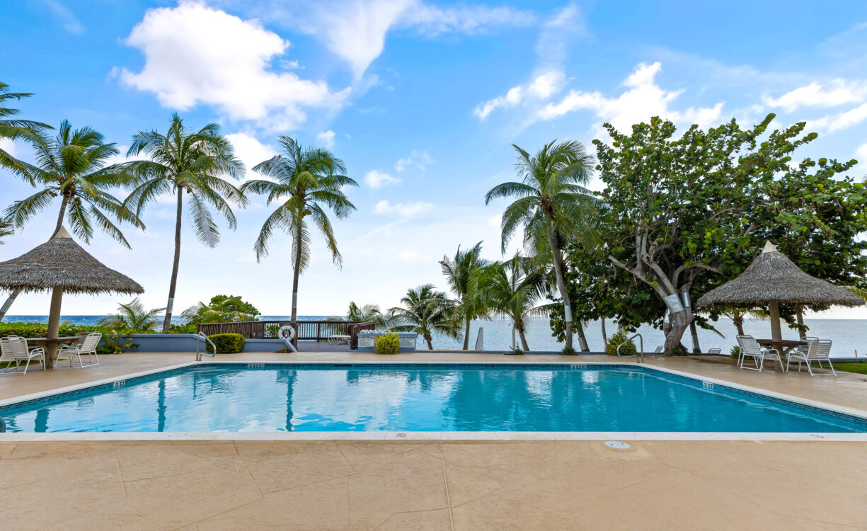 MOON BAY, BEACHFRONT 2 BED