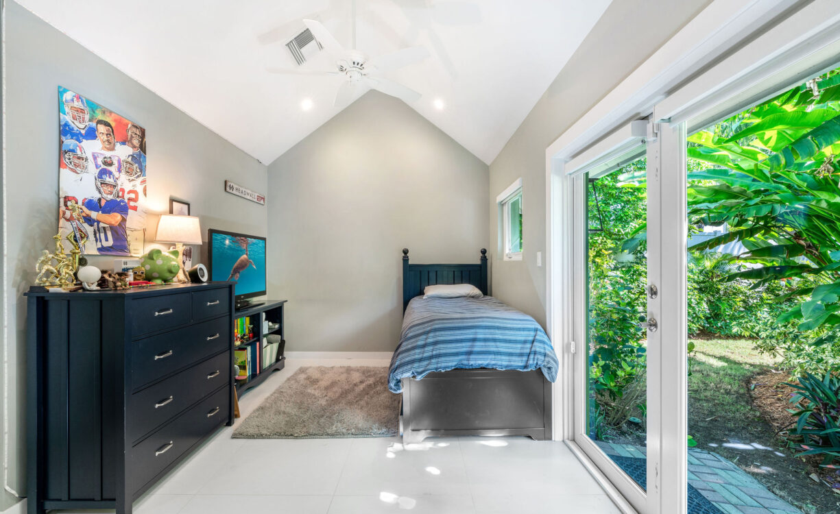 JENNIFER DRIVE 292, SNUG HARBOUR