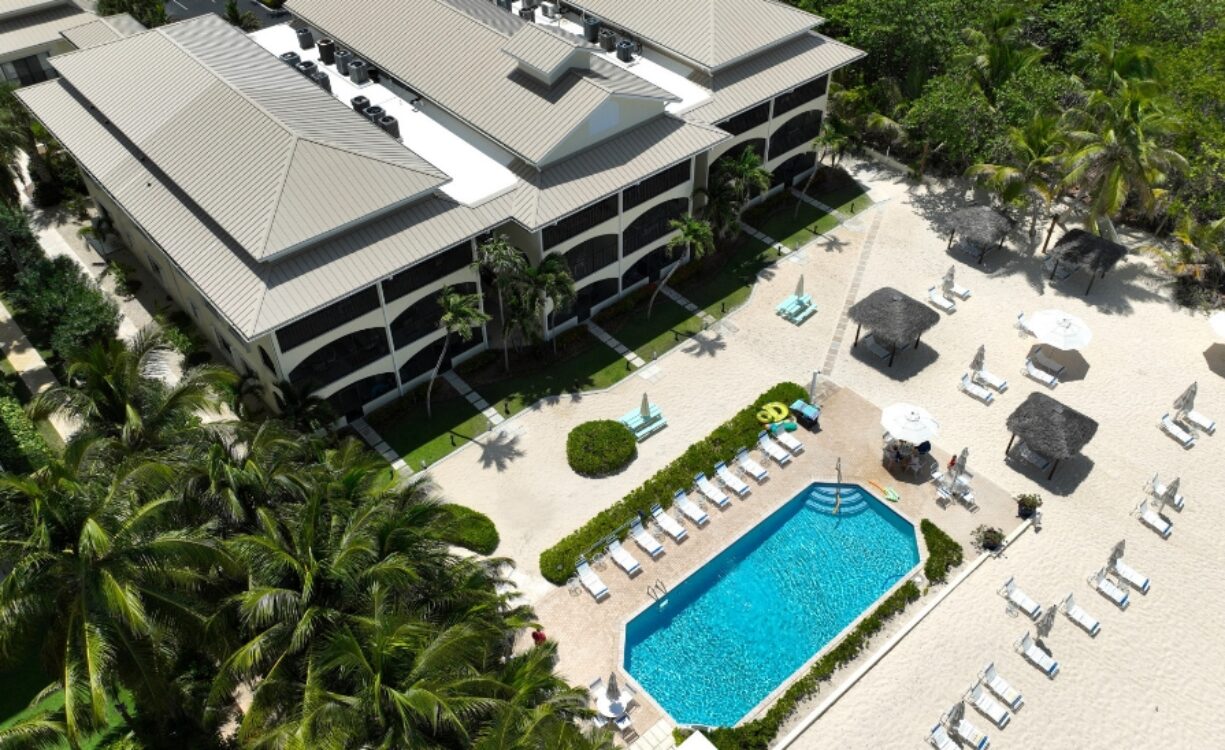 The Heritage Club - Seven Mile Beachfront condo