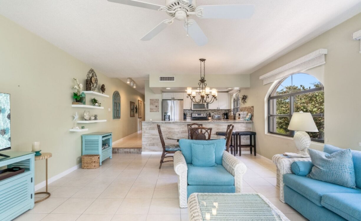 The Heritage Club - Seven Mile Beachfront condo