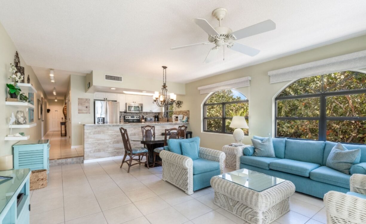 The Heritage Club - Seven Mile Beachfront condo