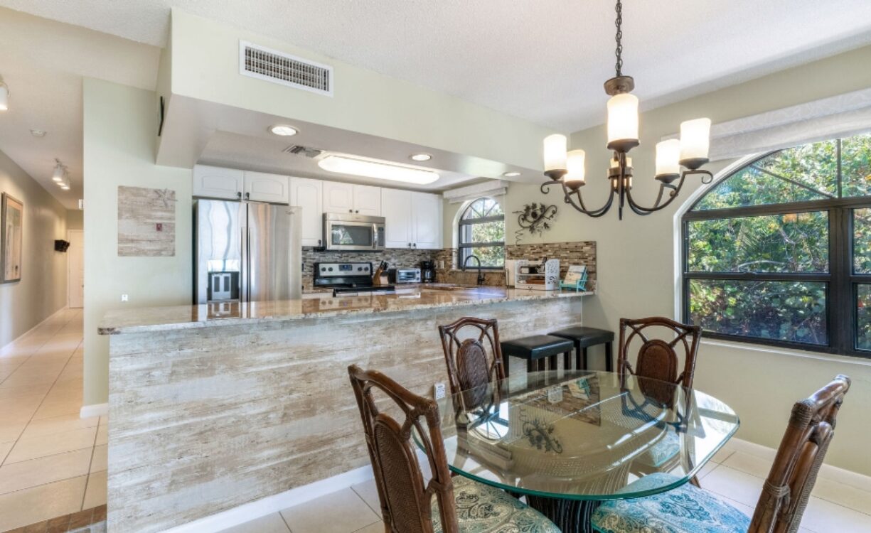 The Heritage Club - Seven Mile Beachfront condo