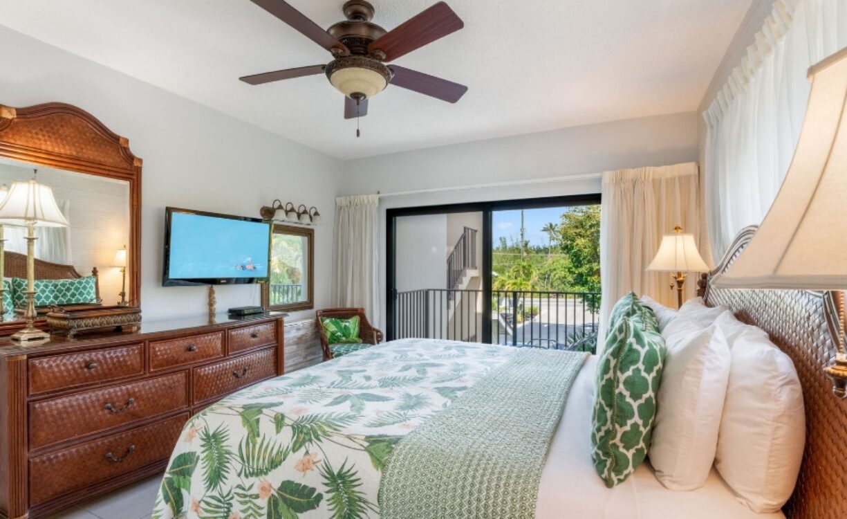The Heritage Club - Seven Mile Beachfront condo