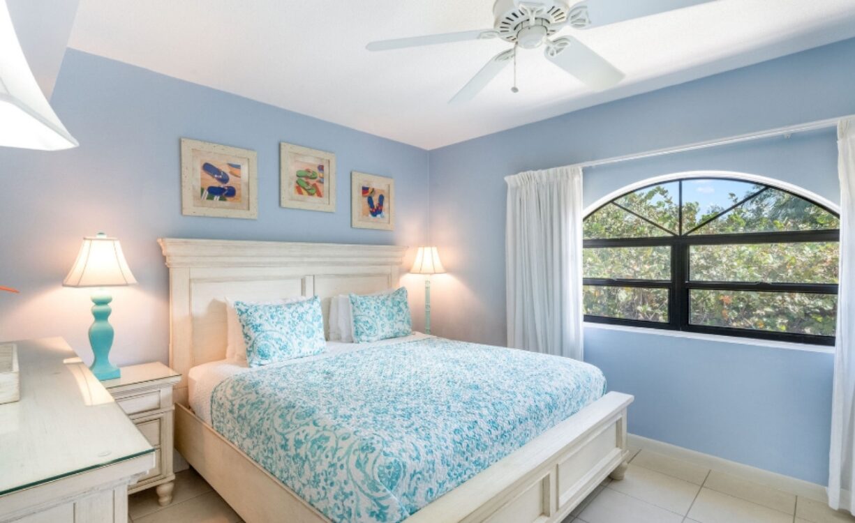 The Heritage Club - Seven Mile Beachfront condo