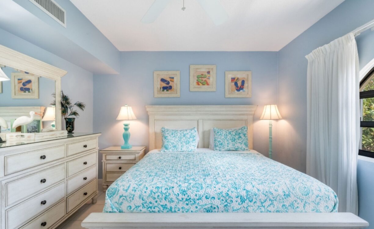 The Heritage Club - Seven Mile Beachfront condo