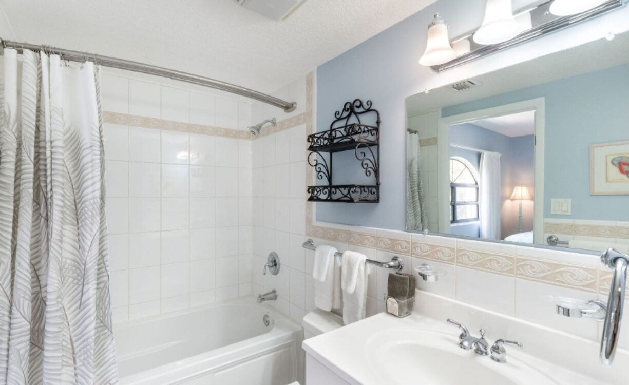 The Heritage Club - Seven Mile Beachfront condo