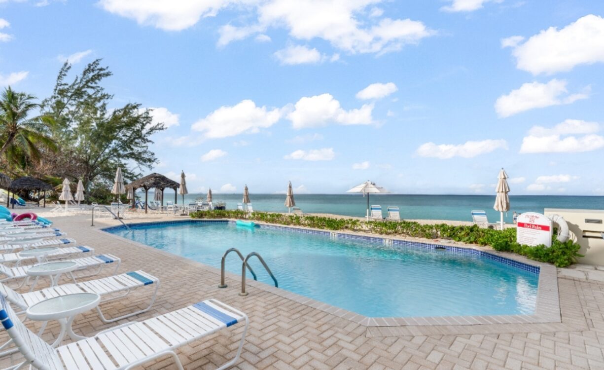The Heritage Club - Seven Mile Beachfront condo