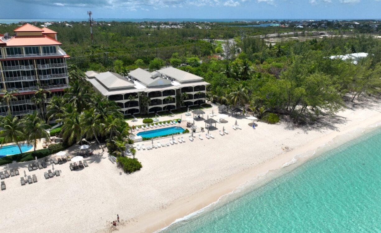 The Heritage Club - Seven Mile Beachfront condo