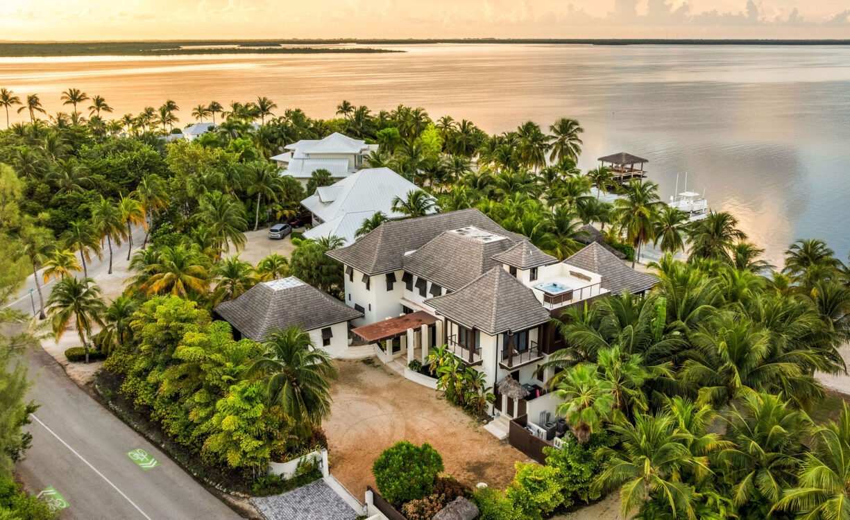 KEMPA KAI BEACHFRONT ESTATE
