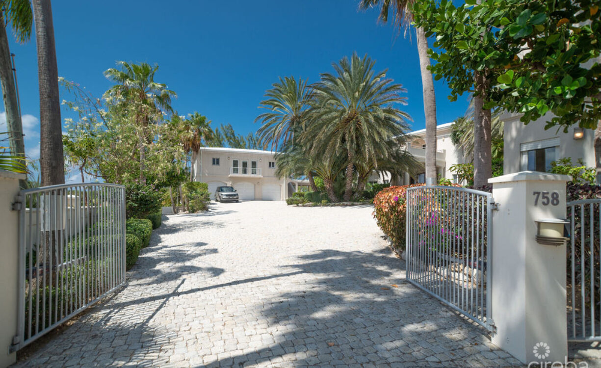 THE SAND BLUFF ESTATE | GUN BAY, EAST END