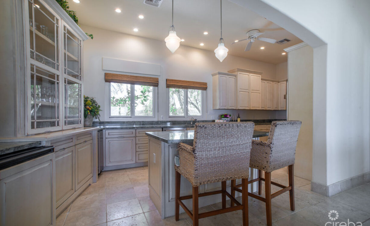 THE SAND BLUFF ESTATE | GUN BAY, EAST END