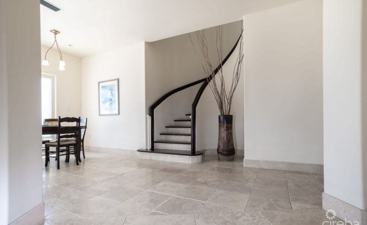 THE SAND BLUFF ESTATE | GUN BAY, EAST END